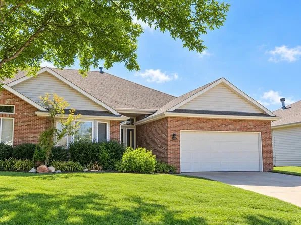 1024 Shoal Pointe Dr, Carter Lake, IA 51510
