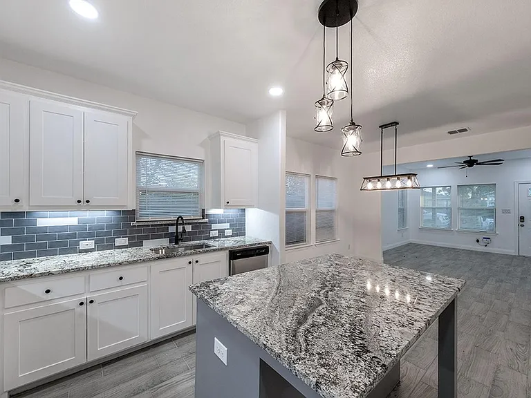 1317 E Cannon St — Photo 9