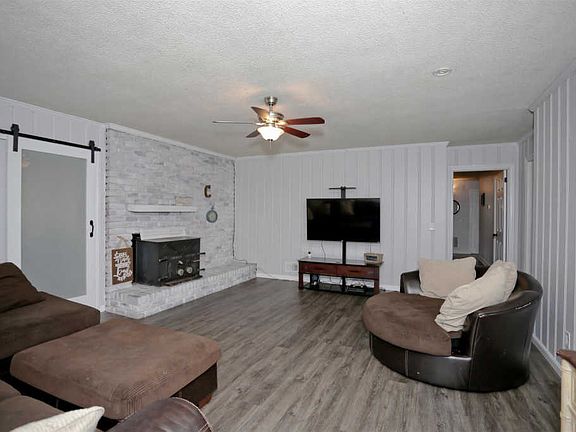 5th image of 302 Brookshire Dr