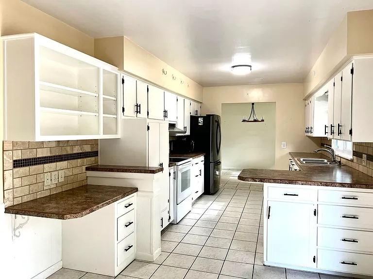 3031 Country Club Dr — Photo 10