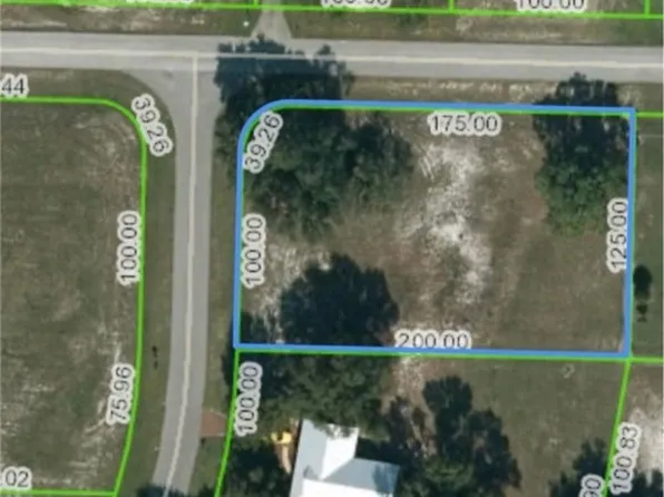 8100 Hampshire Dr, Sebring, FL 33876