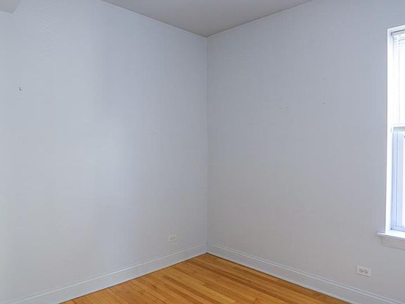 5th image of 1143 W Wellington Ave #3F