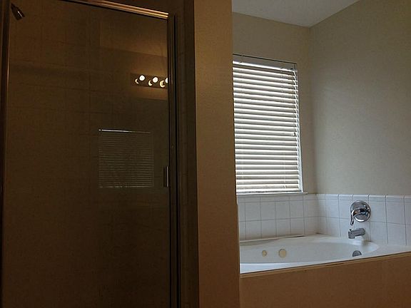 4th image of 5530 Imperial Grove Dr