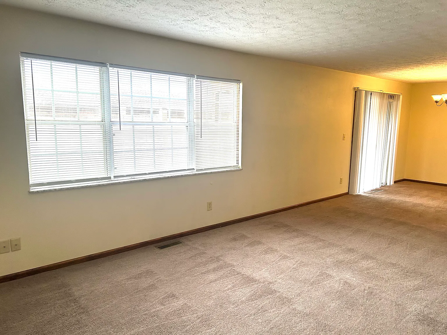2 bed, 1152 sqft, $1,225 — Photo 3