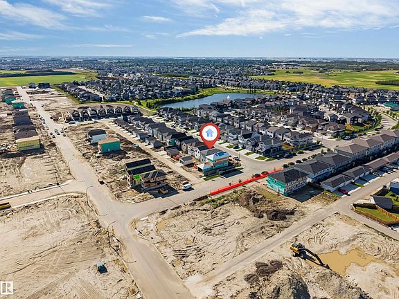 4th image of 352 Roberts Cres