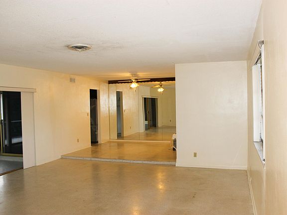 Living and Dining Area - 1006 SW 2nd Ave