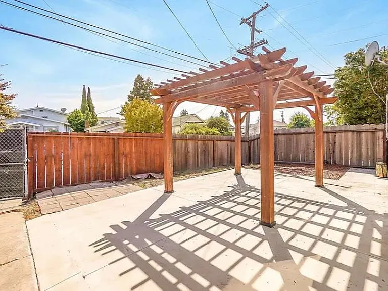 2978 Georgia St — Photo 3