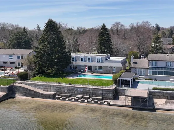 1460 Watersedge Rd, Mississauga, ON L5J 1A4