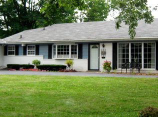 212 W Hickory Grove Rd, Bloomfield Hills, MI 48302