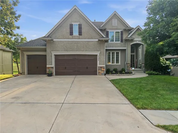 1502 Cross Creek Dr, Raymore, MO 64083