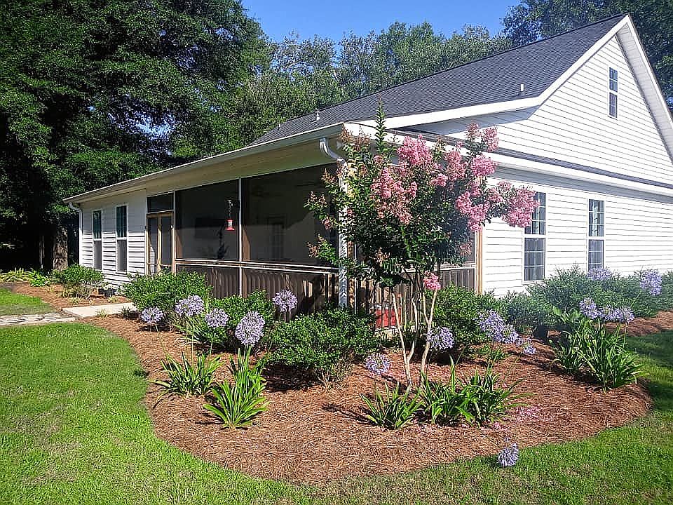 2nd image of 211 Spring Valley Rd