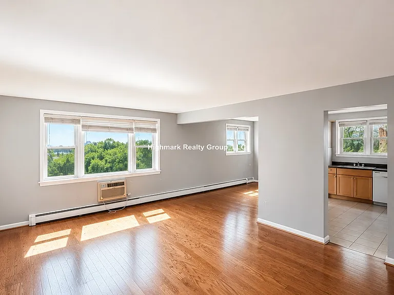 8644 Skokie Blvd #302A — Photo 3