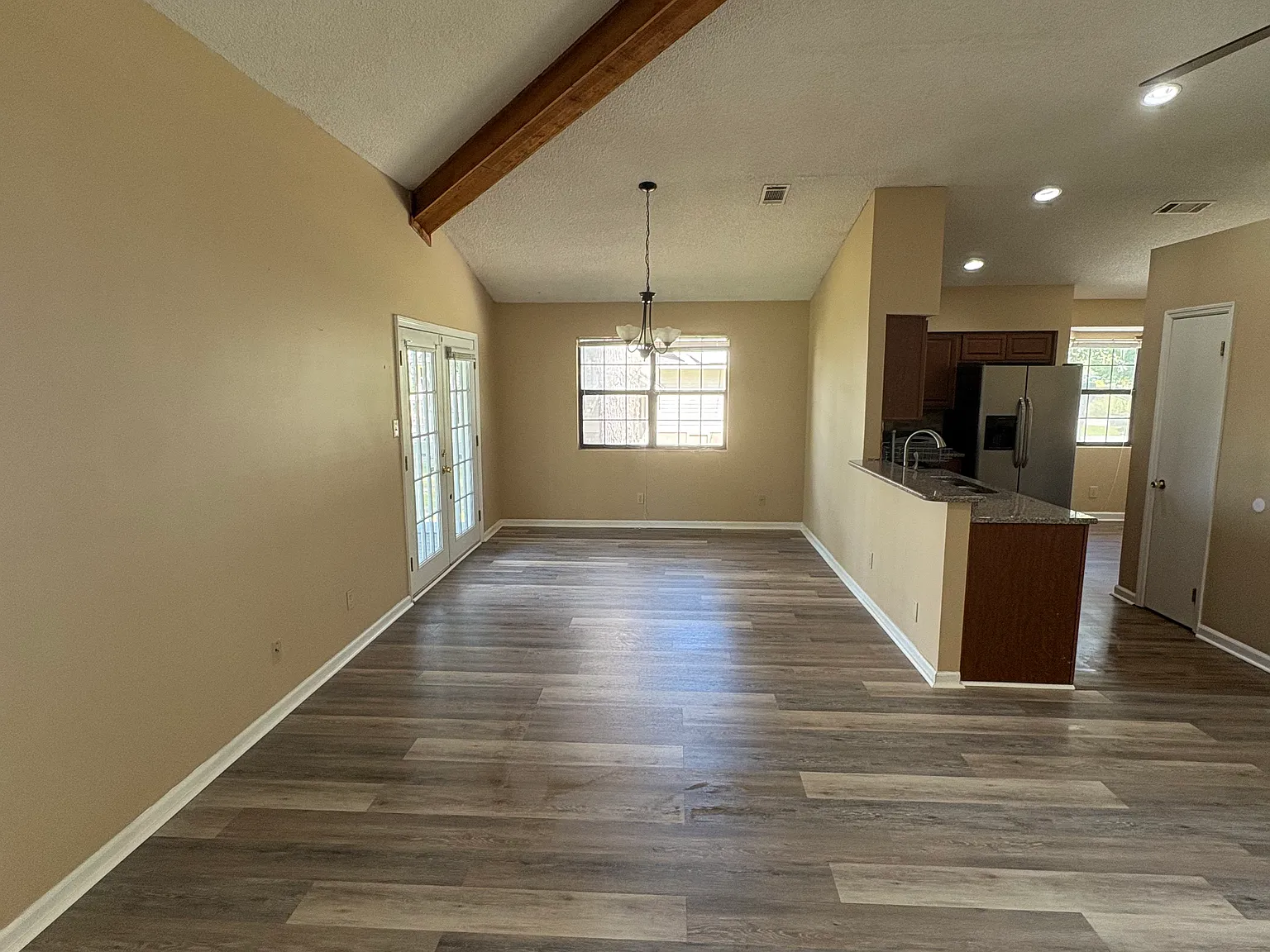 3 bed, 1800 sqft, $2,000 — Photo 3