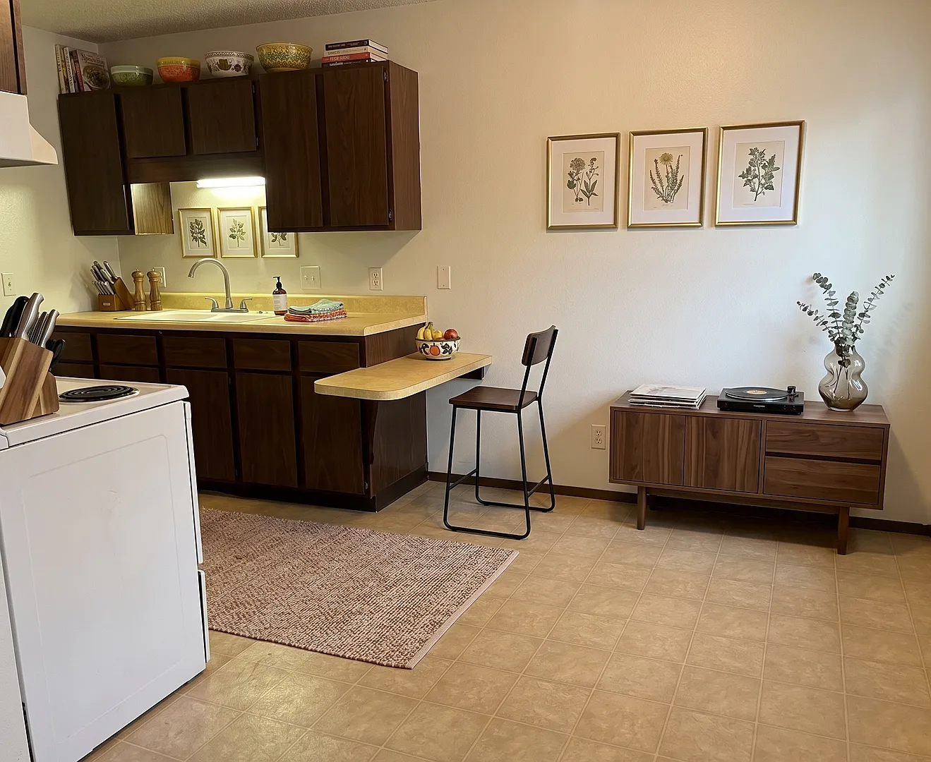 1140 Flammang Dr — Photo 1