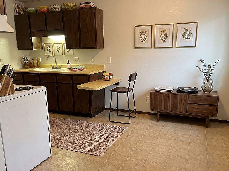 1st image of 1140 Flammang Dr APT 1
