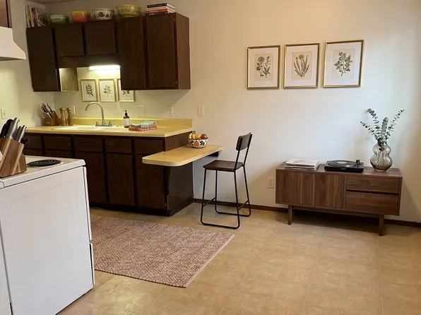 1140 Flammang Dr, 1140 Flammang Dr APT 1, Waterloo, IA 50702