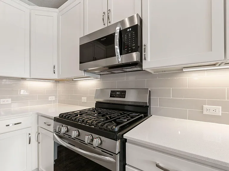 820 Schlagel St #7 — Photo 6