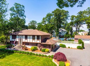 1717 Glendola Rd, Wall Township, NJ 07719