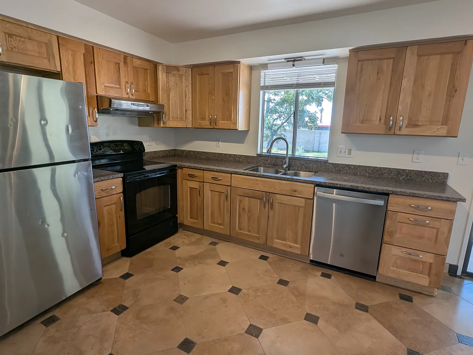 3 bed, 1500 sqft, $1,750 — Photo 3