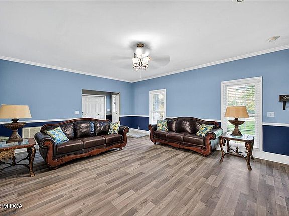 4th image of 556 Commanche Pl