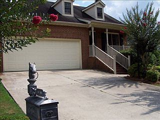 2nd image of 104 Cobblestone Ln