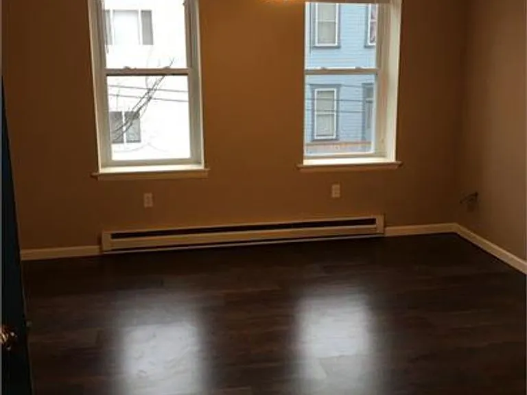 614 Armandale St — Photo 20