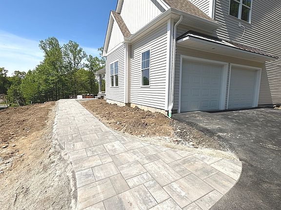 5th image of 19 Scotch Pine Drive