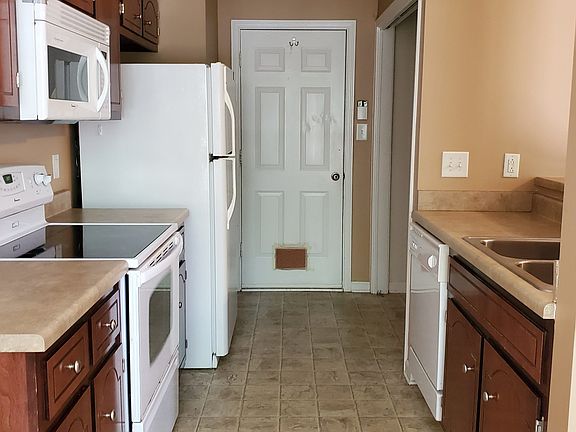 4th image of 3871 Mackenzie Dr