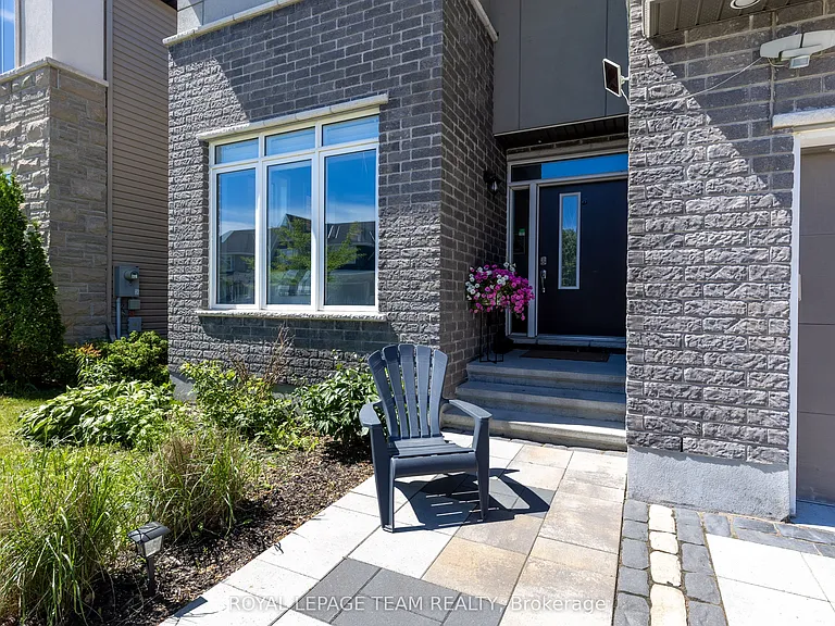 512 Breccia Hts — Photo 3