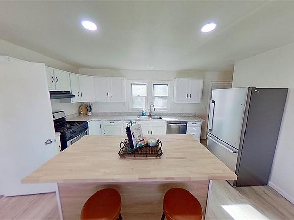 5th image of 2845 W 20th St