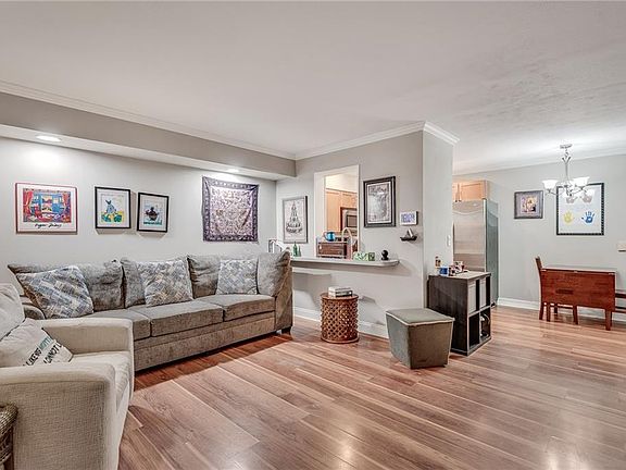 3rd image of 3083 Colonial Way APT M