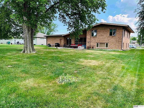 2nd image of 2304 Parkview Dr