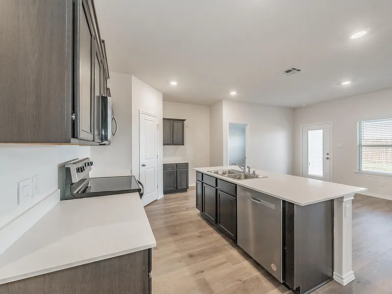 764 Primrose Ln — Photo 8