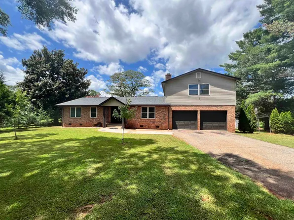 198 Startex Dr, Wellford, SC 29385