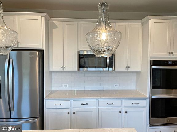 3rd image of 616 Collingwood Dr