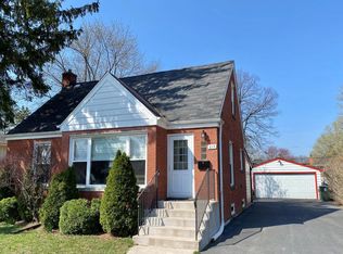 218 N Main St, Mount Prospect, IL 60056