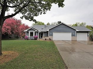 146 Ulmer Dr, Lino Lakes, MN 55014