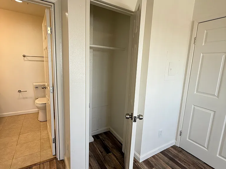 1600 W Carson St #212 — Photo 17