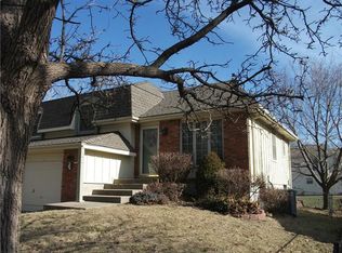 318 S Kenwood Ln, Olathe, KS 66062