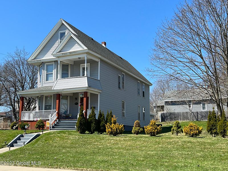 3rd image of 401 Rosa Road