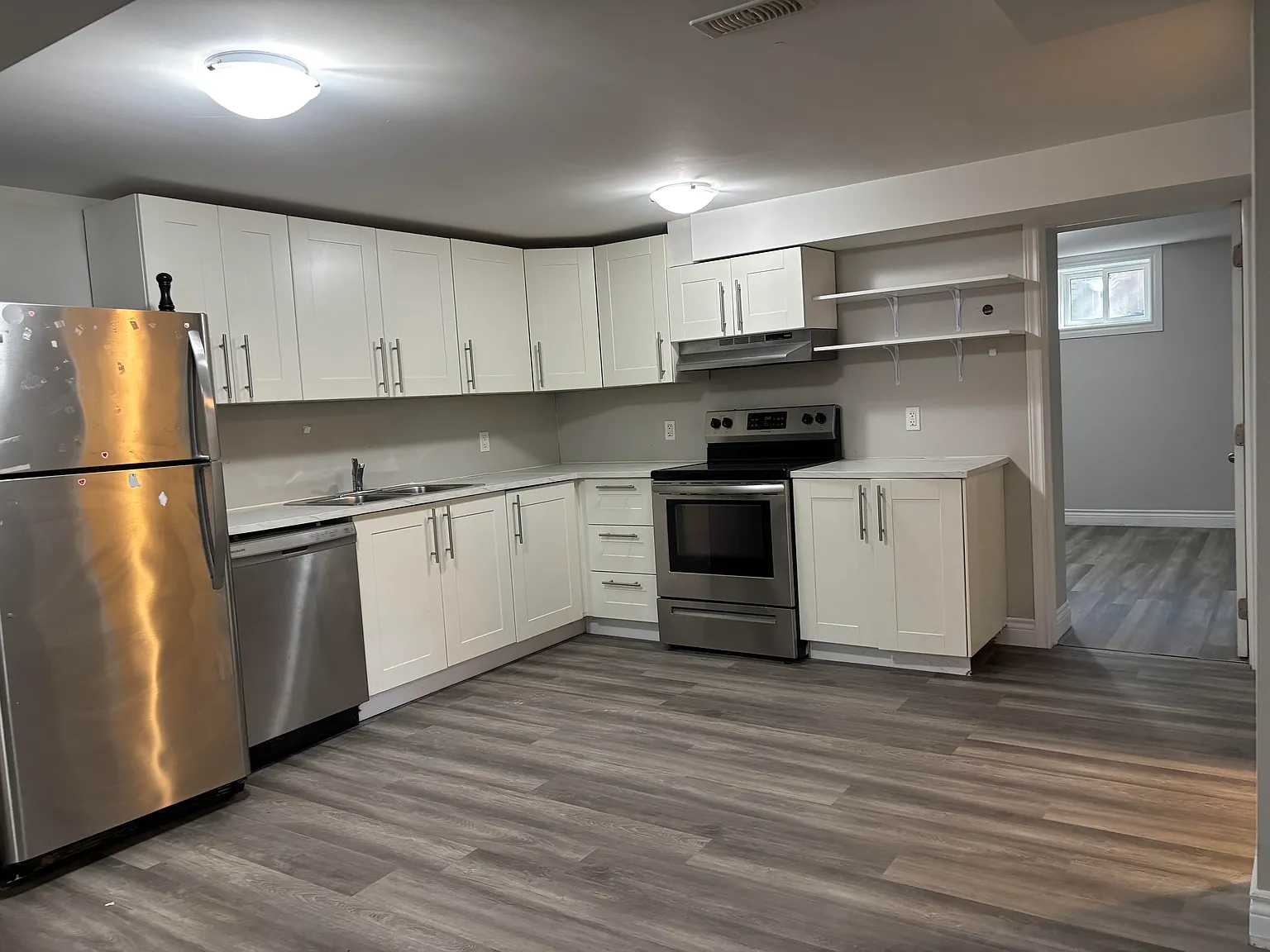 69 Summit Avenue, Lower Unit, Welland — Photo 2