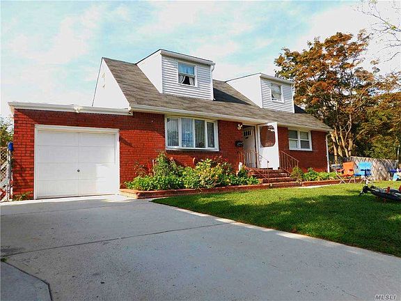 3rd image of 285 Mazzini Ave