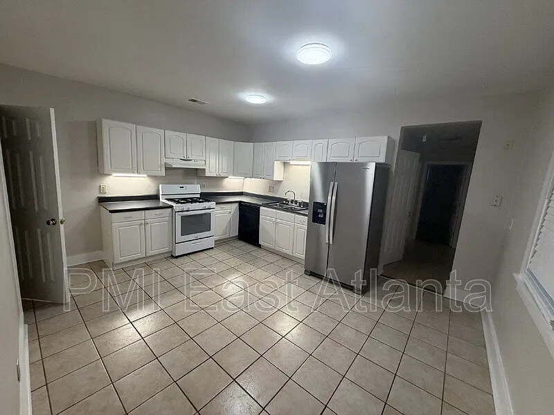 1 bed, 1.0 bath, 760 sqft, $1,550 — Photo 2