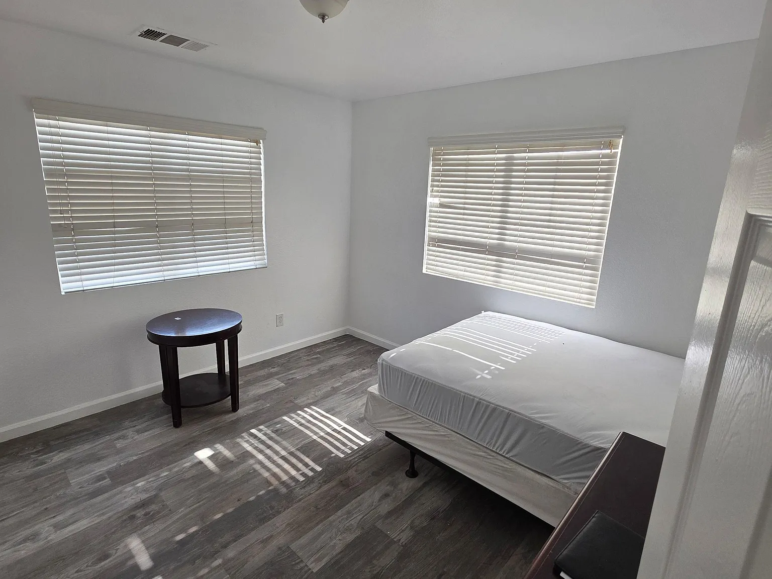 3 bed, 2.0 bath, 3477 sqft, $910 — Photo 1