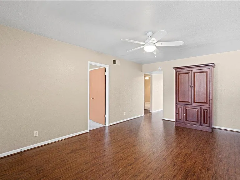 510 W University Dr — Photo 11