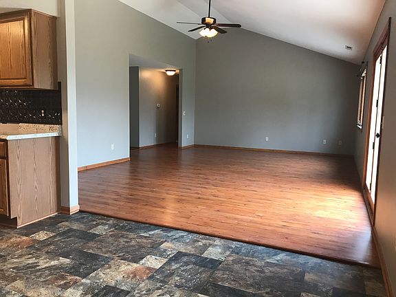 4th image of 413 Beechwood Dr