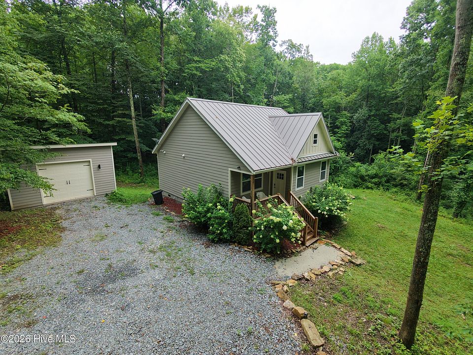 1st image of 984 Cahill Drive