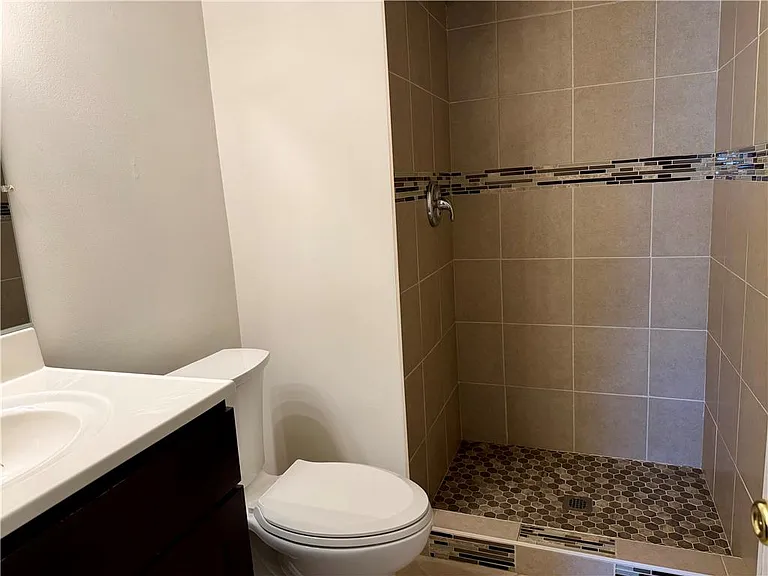 2402 Woodstock Dr #A — Photo 13