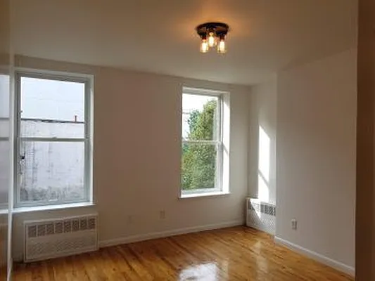 Rented by MCR Realty | media 2