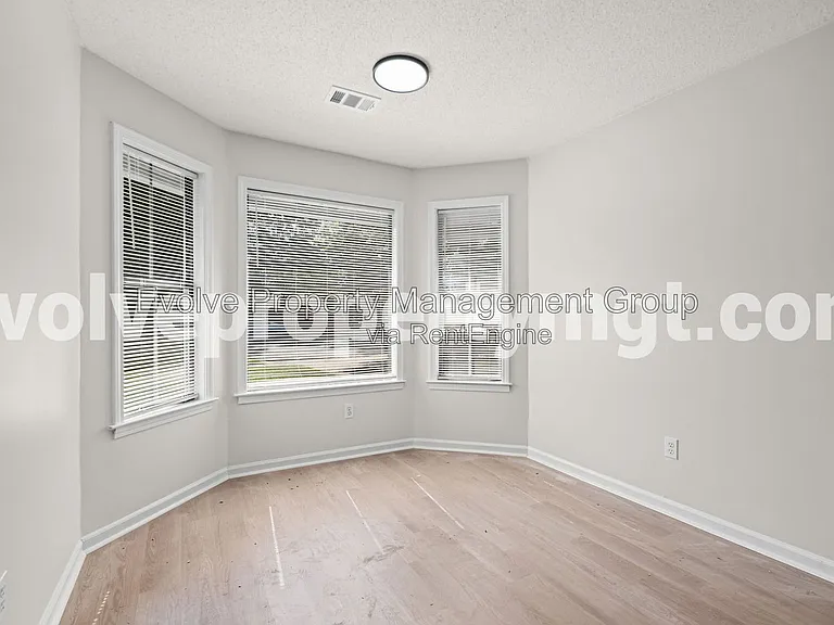 2295 Belin Dr — Photo 6